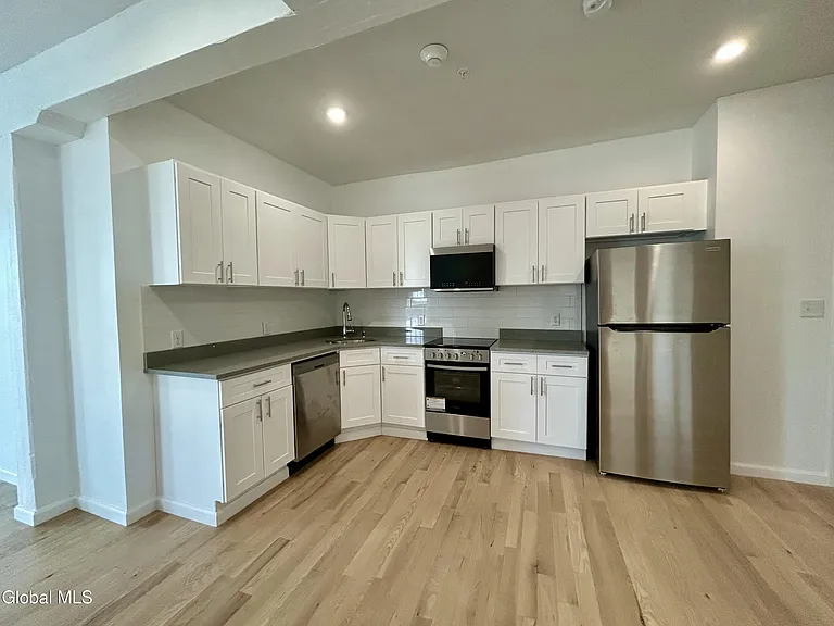 155 River St #5B — Photo 22