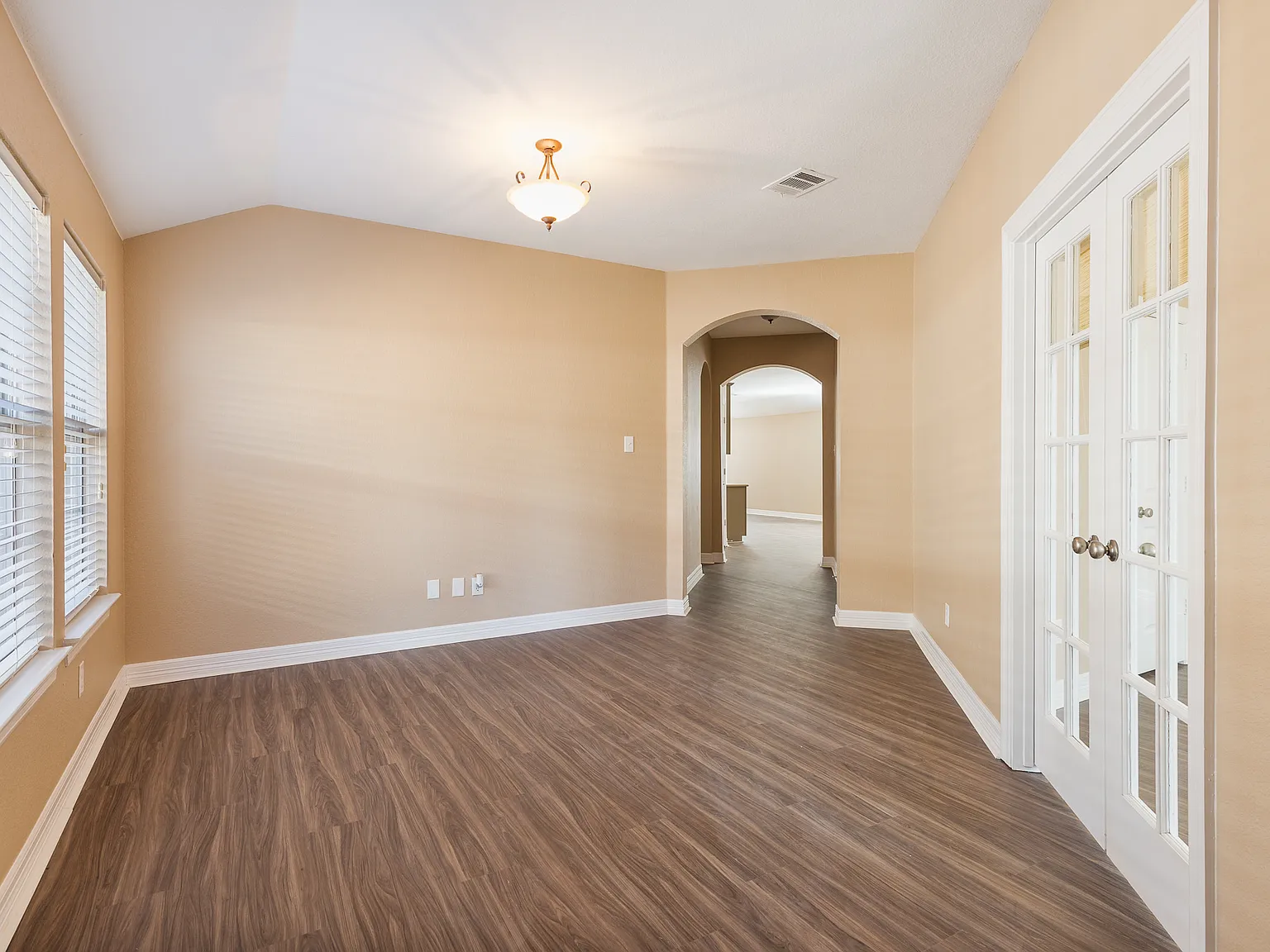 4 bed, 2160 sqft, $2,350 — Photo 2