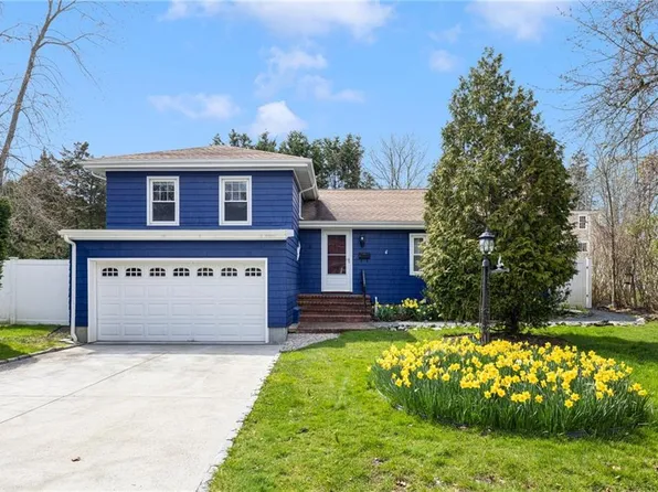 9 Valley Dr, Bristol, RI 02809