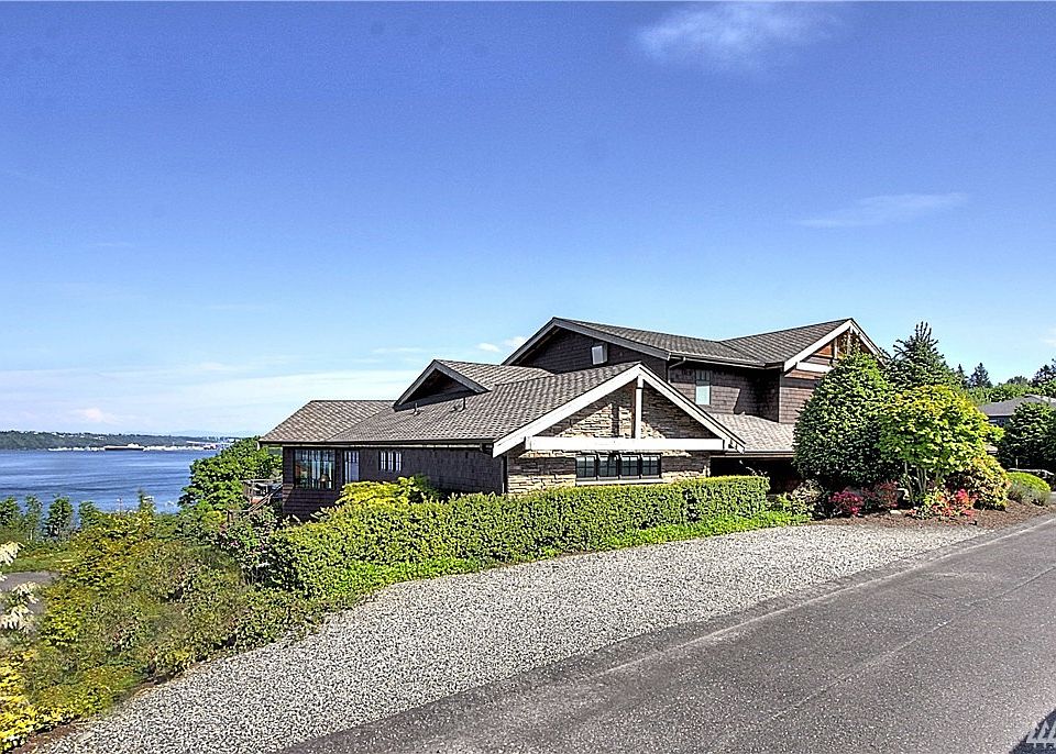 Enjoy the Puget Sound view and maritime activity.