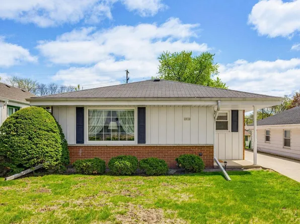 2032 N 114th STREET, Wauwatosa, WI 53226