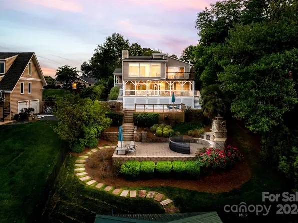 1106 Palmyra Dr, Tega Cay, SC 29708