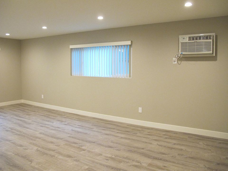 1st image of 1136 N Central Ave APT 109
