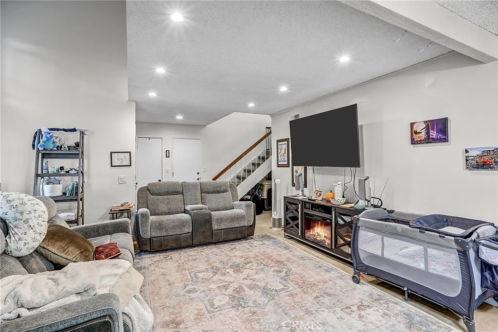 2 bed, 1.5 bath, 1082 sqft, $3,500 — Photo 1