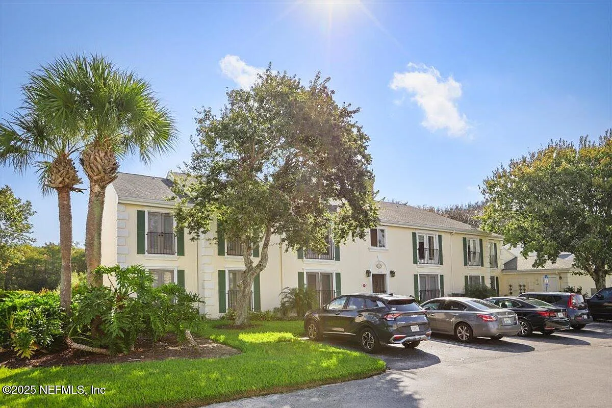 2 bed, 2.0 bath, 950 sqft, $3,200 — Photo 2