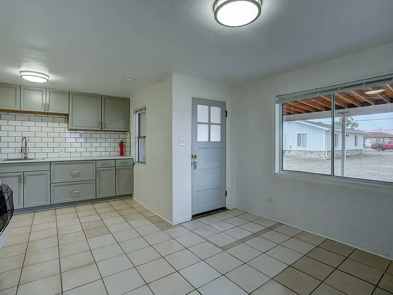 925 Ruth St — Photo 7