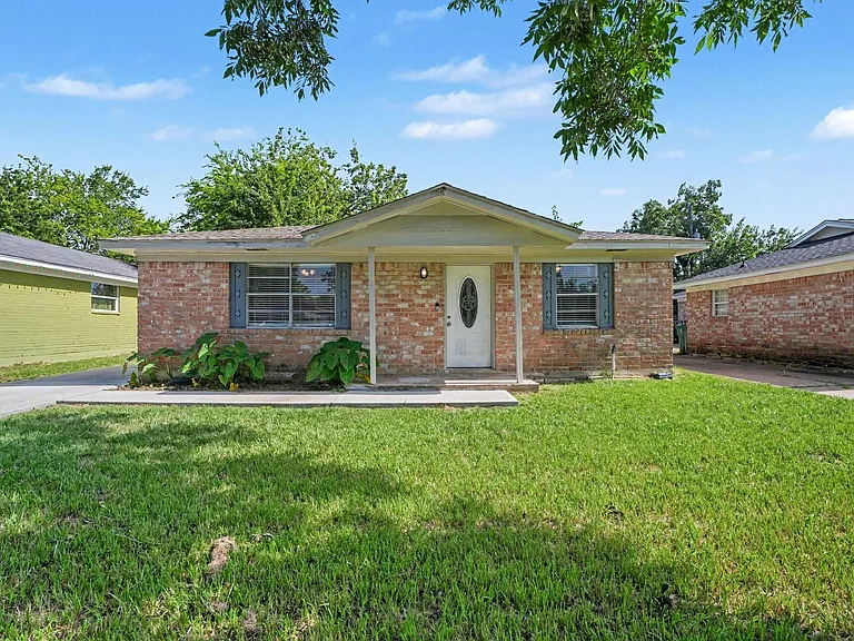 8807 Barton St — Photo 1