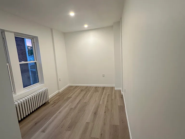 525 Perry St — Photo 20