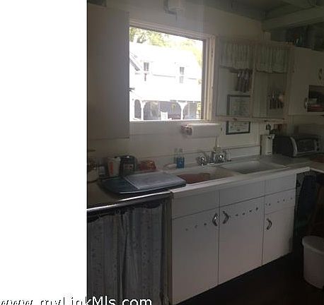 Kitchen sink area