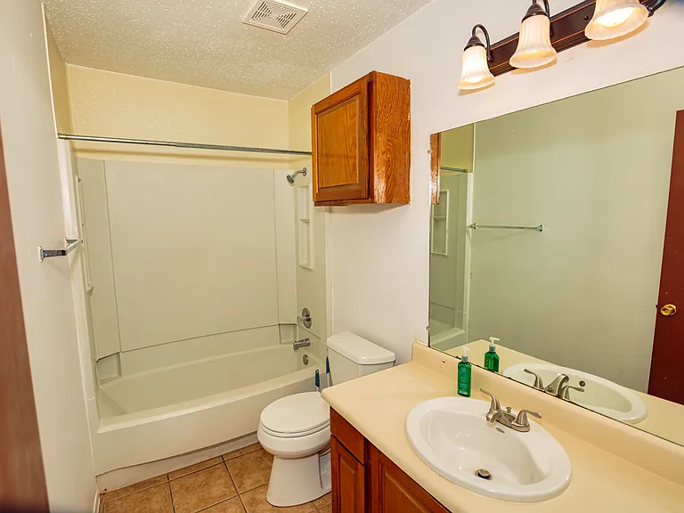 4133 NE Stallings Dr — Photo 7