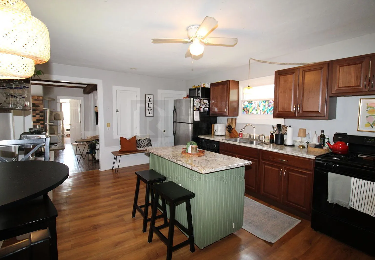1 bed, 1.0 bath, 900 sqft, $1,725 — Photo 2