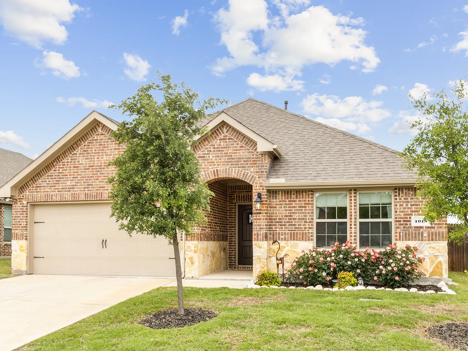 4 bed, 2042 sqft, $2,400 — Photo 1