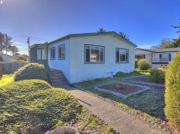 1109 Rowland Ln, Brookings, OR 97415