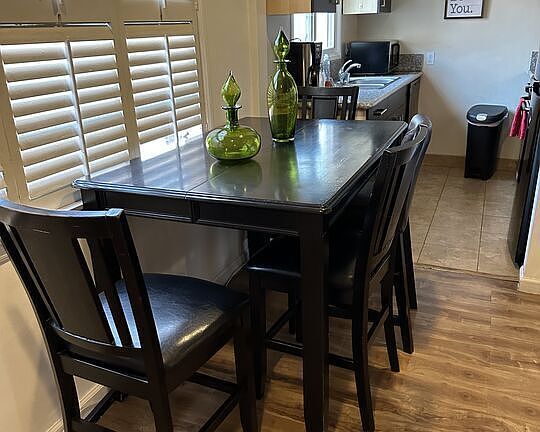 4th image of 137 S Rexford Dr #2
