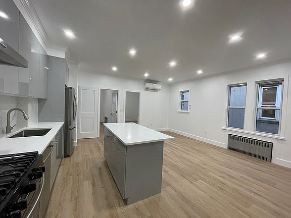 3rd image of 4723 38th St #2