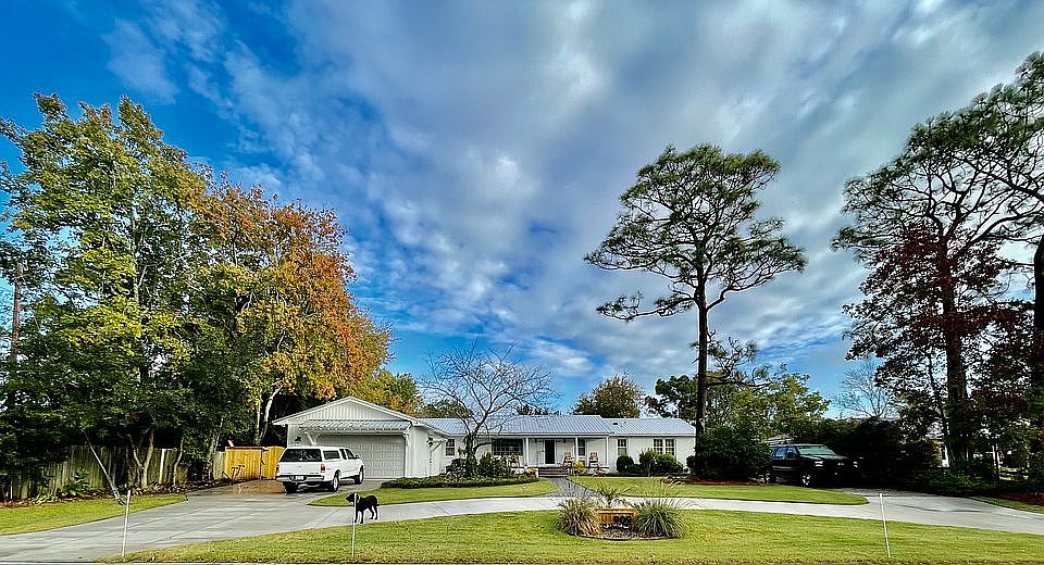 1st image of 909 Pine Valley Dr
