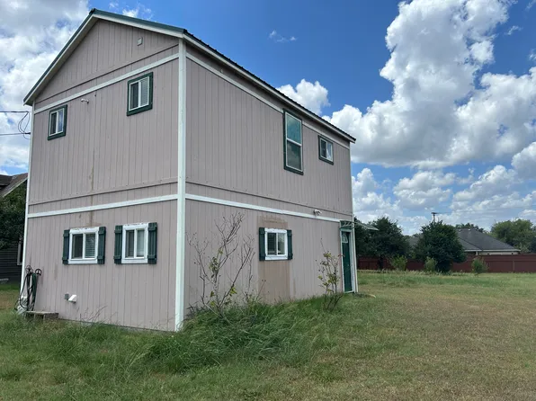 911 E Steiner St, Beeville, TX 78102