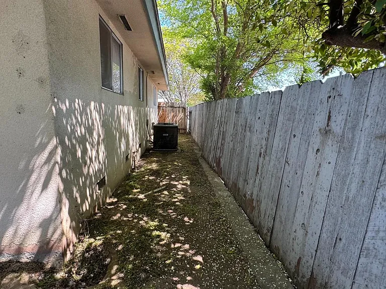 493 N Alta Ave — Photo 28