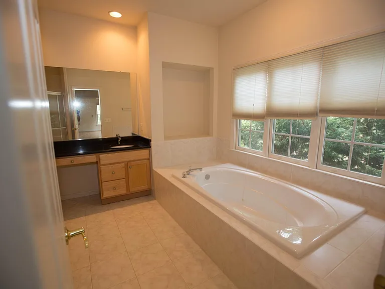 2339 Sandburg St — Photo 16