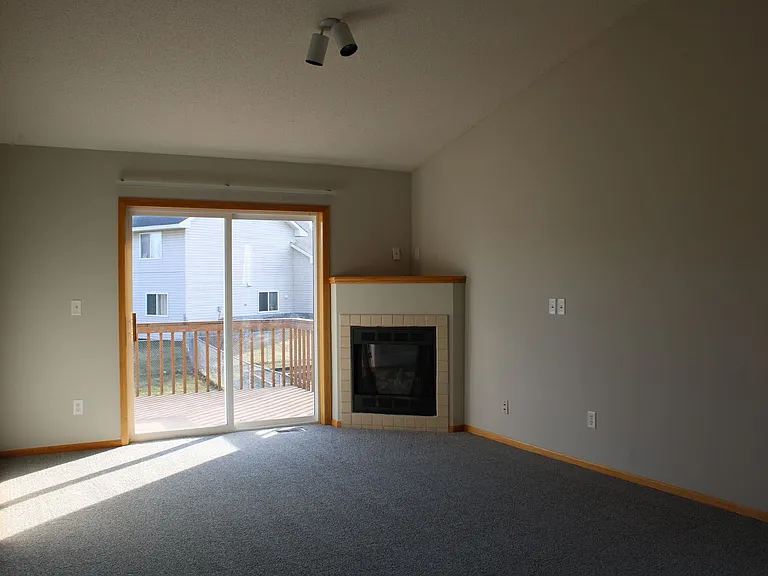 403 Meadow Ln — Photo 5