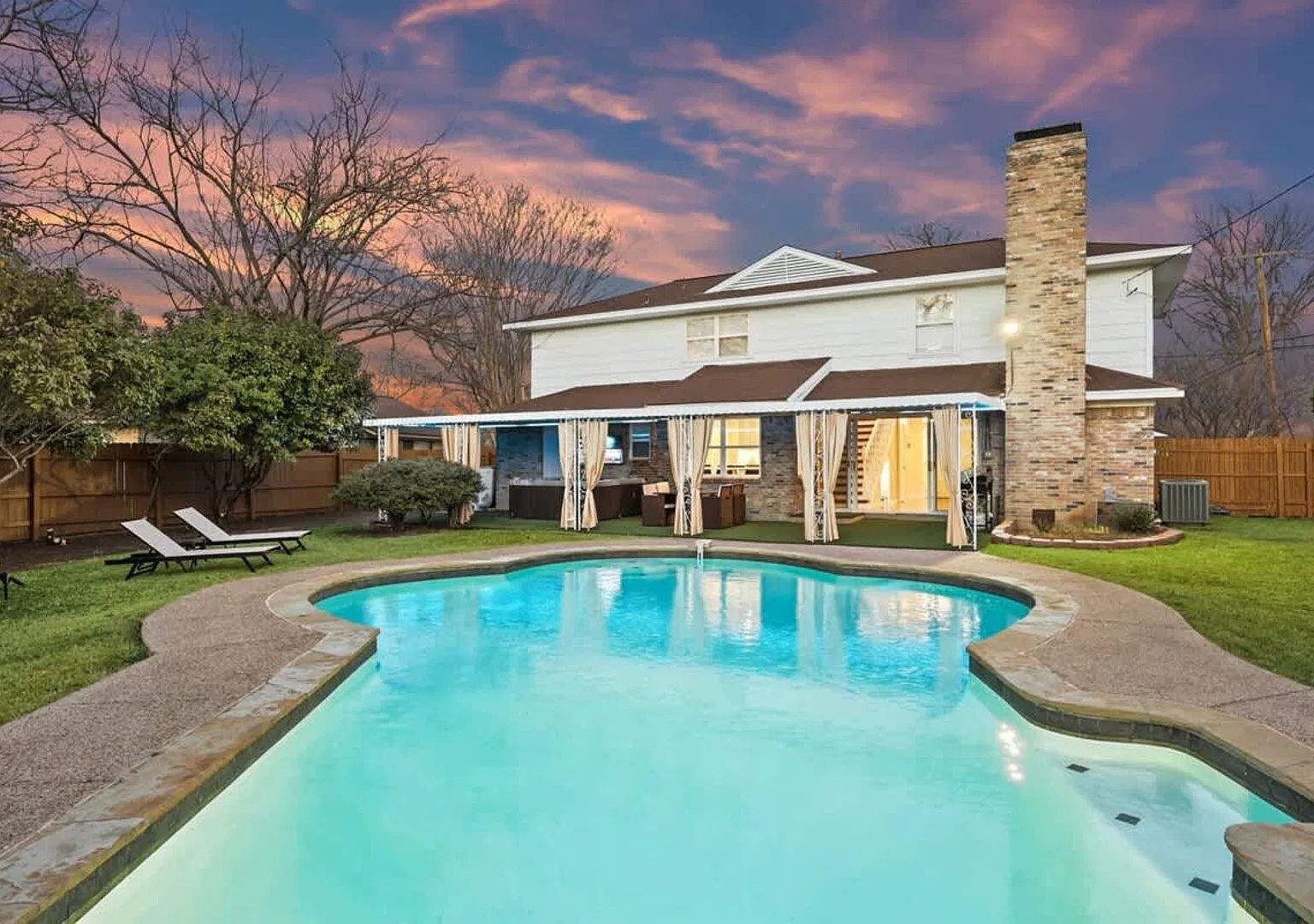 5BR/2.5B Home - Private Pool, BBQ & Cinema — Photo 3