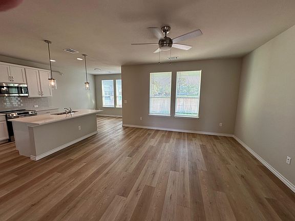 3rd image of 215 Rosehill