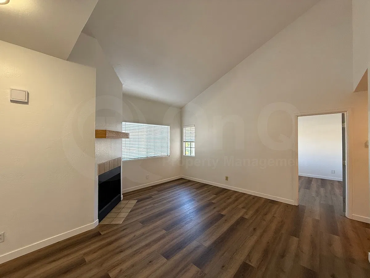 2 bed, 2.0 bath, 1000 sqft, $1,499 — Photo 2