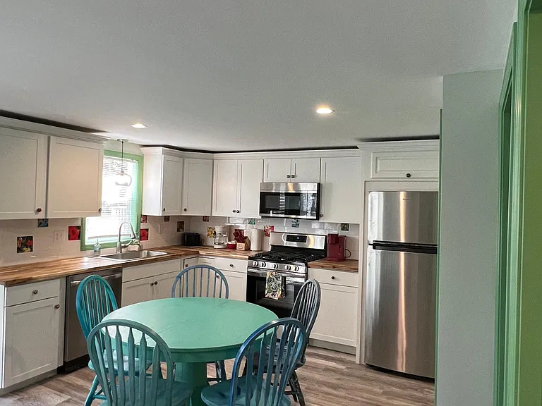 Eat in kitchen