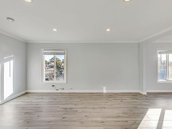 5th image of 1922 Sacramento St
