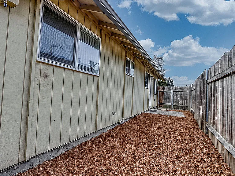 3903 E 18th St #11 — Photo 14