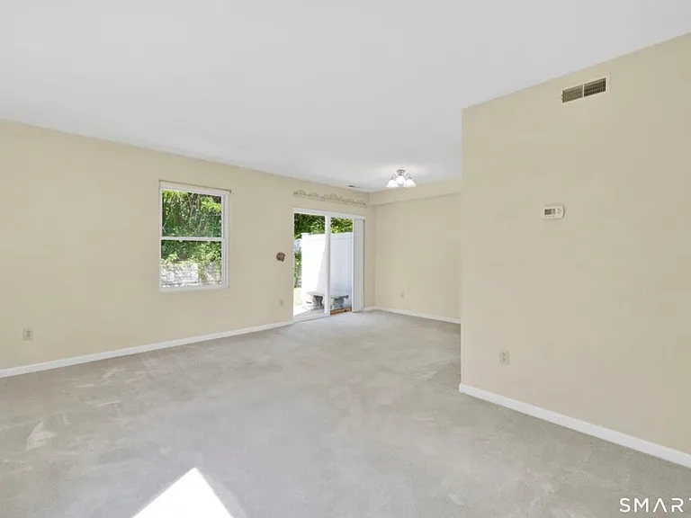 16 Maple St #20 — Photo 18