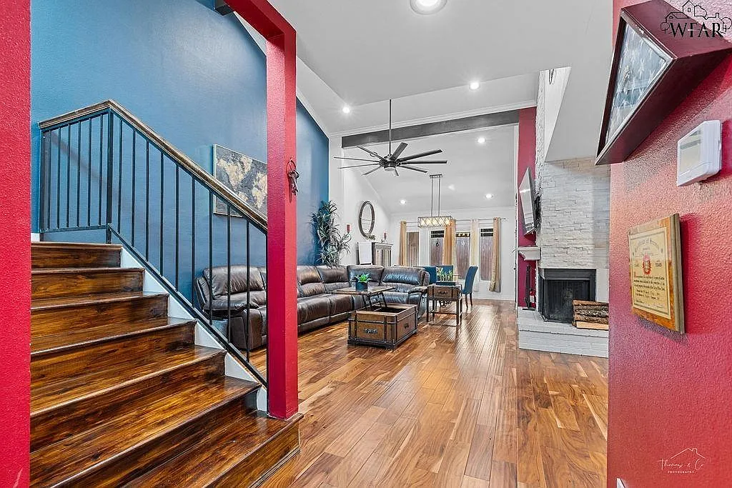 3 bed, 2.0 bath, 1742 sqft, $2,800 — Photo 4