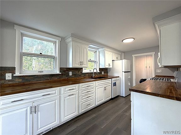 4th image of 6240 Lamont Rd