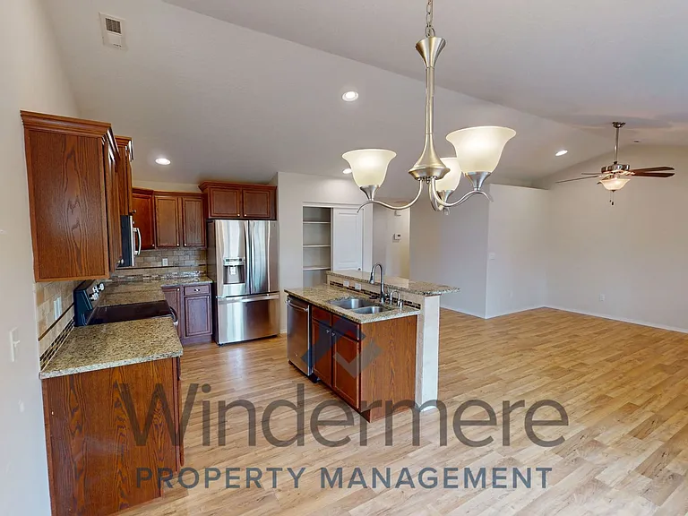 230 Chapra St — Photo 3