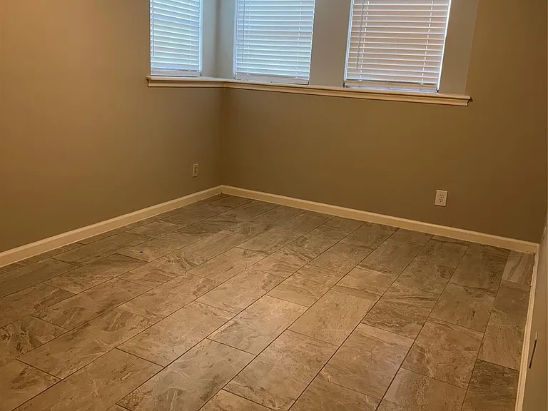 9002 Roos Rd — Photo 25