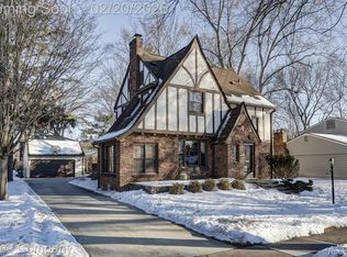 18930 Hillcrest St, Franklin, MI 48025