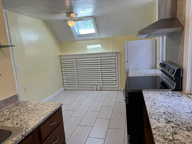 1206 E Cedar Ave — Photo 9