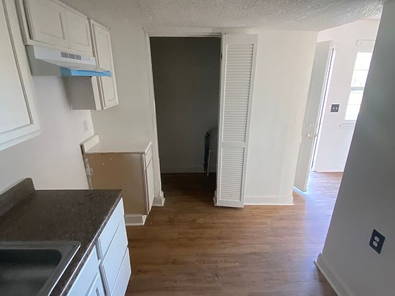 2nd image of 806 Enterprise Rd #8B