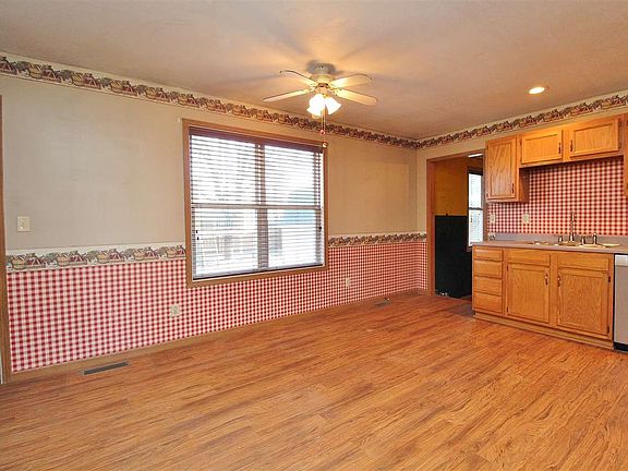 4th image of 816 Mitchell Dr