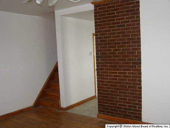 2nd image of 52 Alaska St