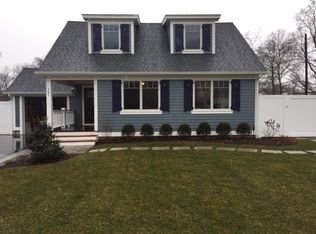 161 Raleigh Ln, West Islip, NY 11795