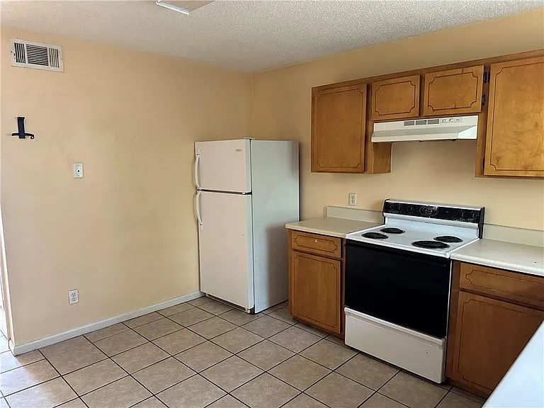 890 E Cherry St #104 — Photo 5