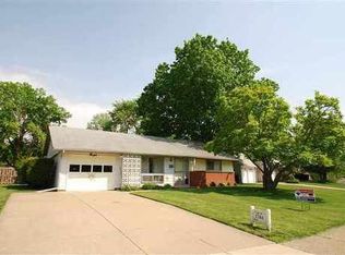 1704 Saint Clair Dr, Pekin, IL
