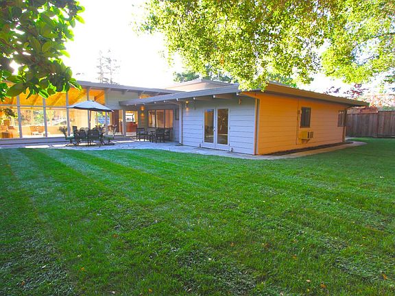 3rd image of 661 La Mesa Dr