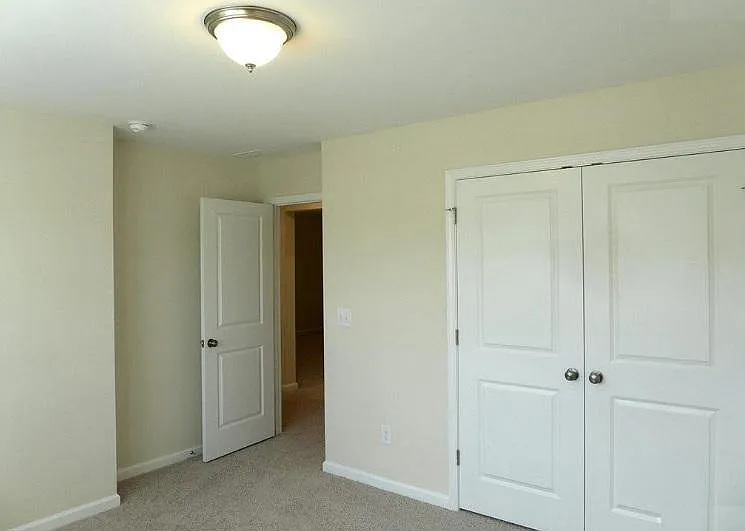 1041 Lakebrink Dr — Photo 2