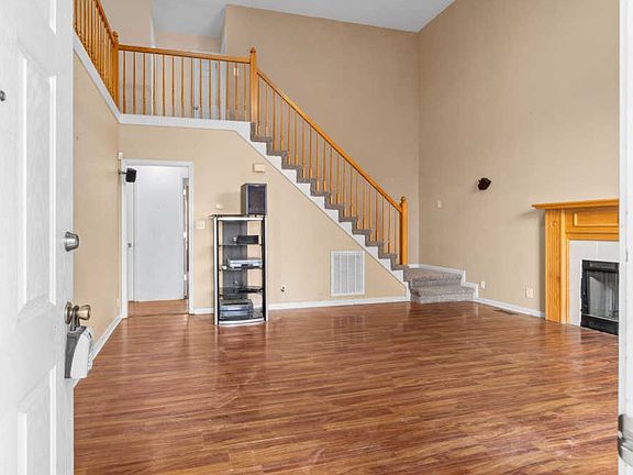 4th image of 864 Gordon Pl