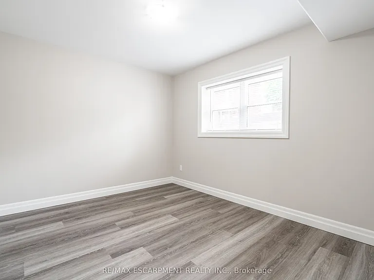 38 Viewpoint Ave #2 — Photo 7