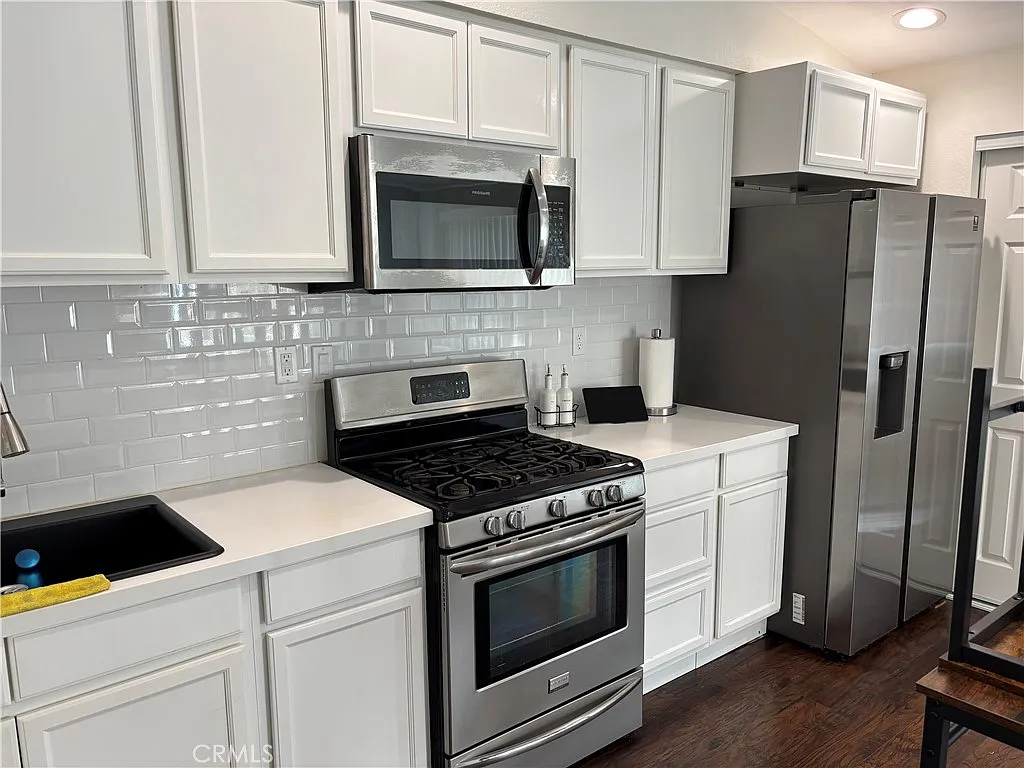 2 bed, 700 sqft, $1,500 — Photo 2