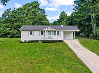 33 Savannah St, Winder, GA 30680
