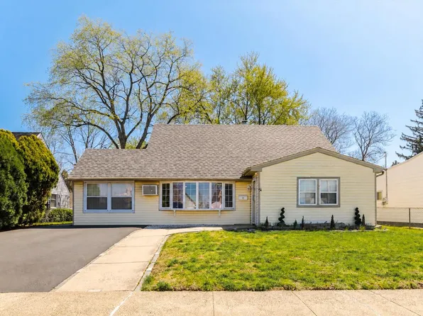 51 Junewood Dr, Levittown, PA 19055